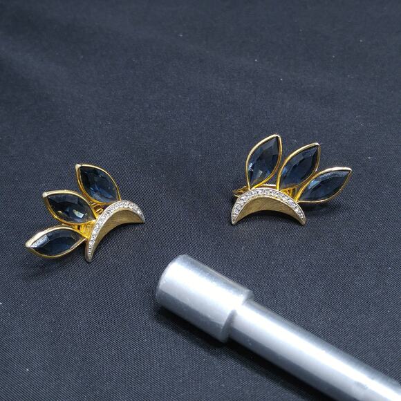 Vintage Kramer Blue & Clear Rhinestone Earrings, Gold Plated - Picture 5 of 10